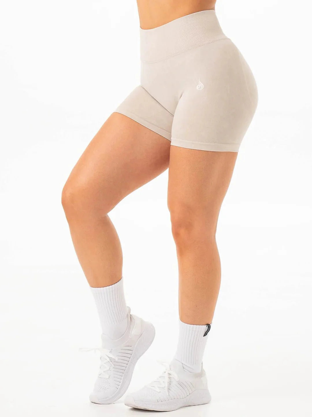STONEWASH SCRUNCH SEAMLESS SHORTS CREAM (PACK DE 3)